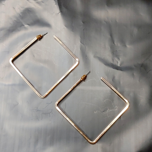 Square Frame Geometric Hoop - Gold - Picture 4 of 4